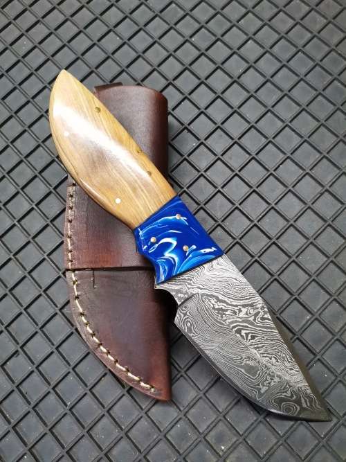HANDMADE DAMASCUS STEEL HUNTING KNIFE