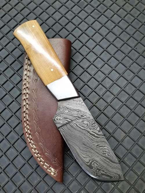 HANDMADE DAMASCUS STEEL HUNTING KNIFE