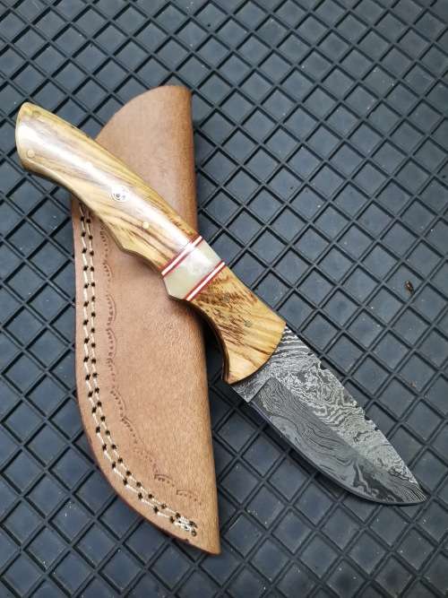 HANDMADE DAMASCUS STEEL HUNTING KNIFE