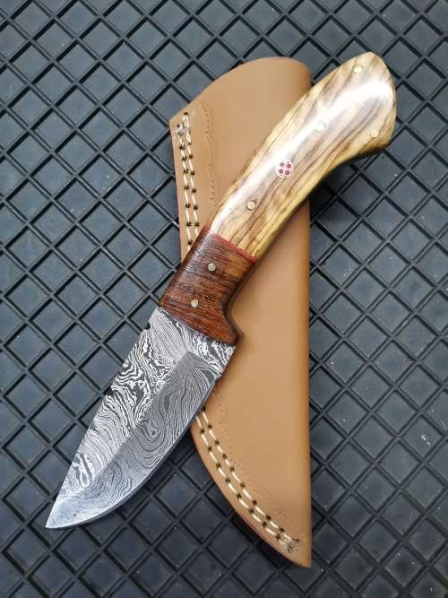 HANDMADE DAMASCUS STEEL HUNTING KNIFE