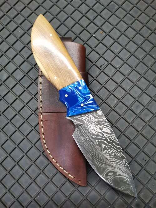 HANDMADE DAMASCUS STEEL HUNTING KNIFE