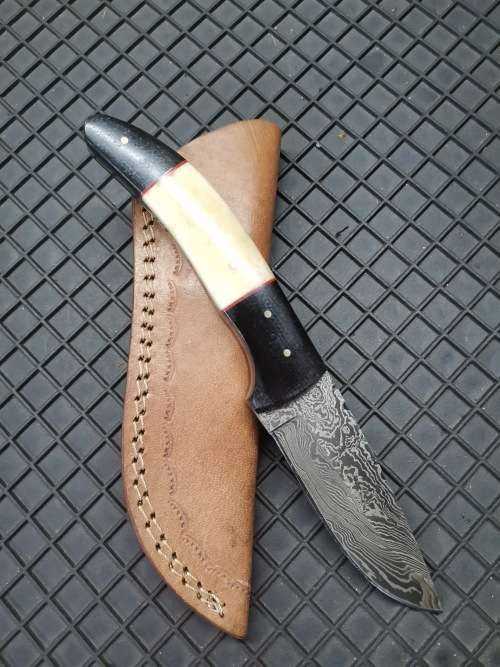 HANDMADE DAMASCUS STEEL HUNTING KNIFE