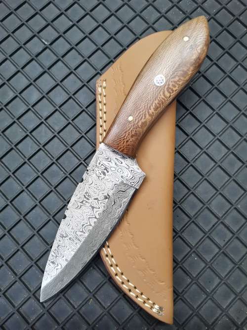 HANDMADE DAMASCUS HIGH CARBON STEEL HUNTING KNIFE