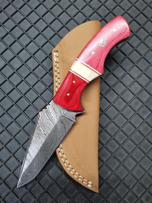 HANDMADE DAMASCUS HIGH CARBON STEEL HUNTING KNIFE !!!