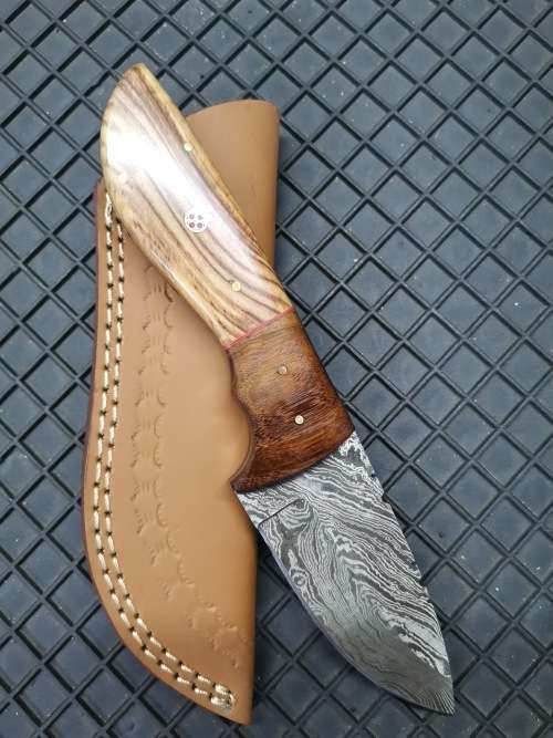 HANDMADE DAMASCUS STEEL HUNTING KNIFE