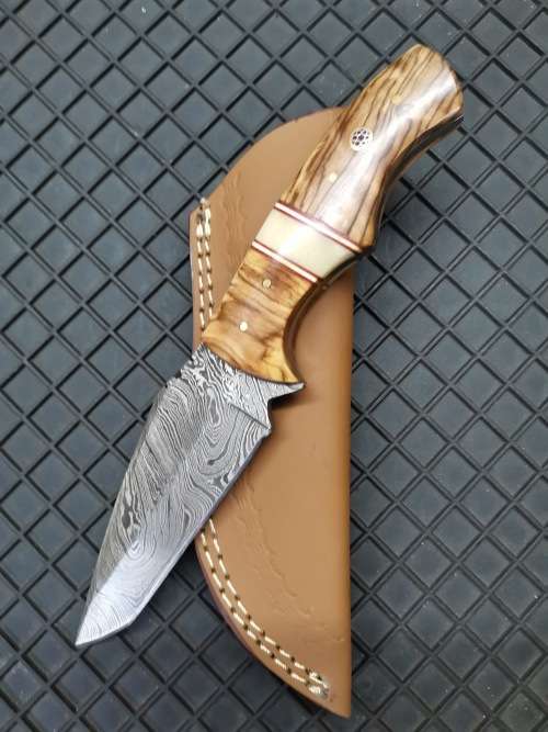 HANDMADE DAMASCUS STEEL HUNTING KNIFE
