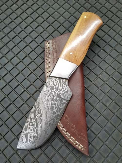HANDMADE DAMASCUS STEEL HUNTING KNIFE