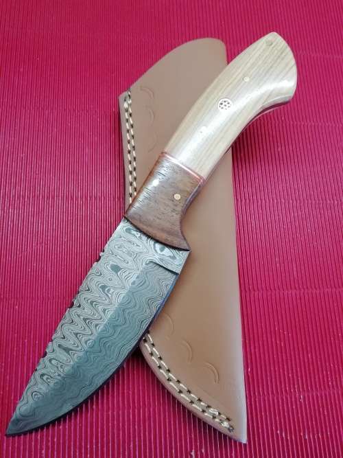 HANDMADE DAMASCUS STEEL HUNTING KNIFE !!!