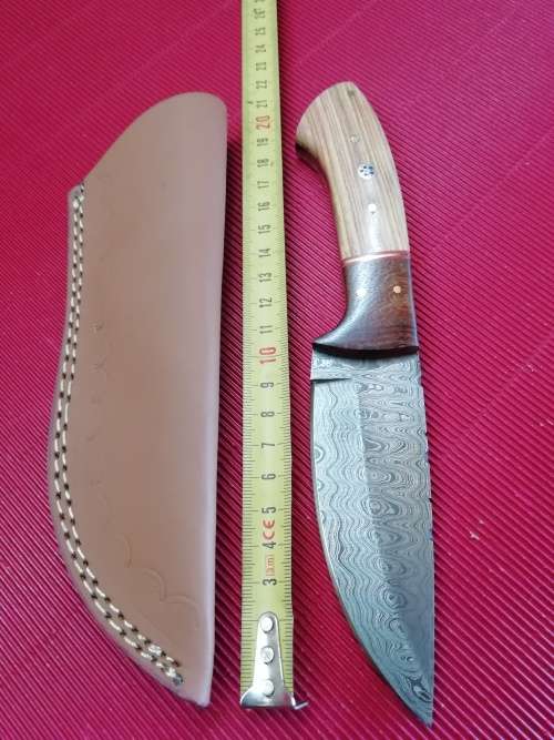 HANDMADE DAMASCUS STEEL HUNTING KNIFE !!!