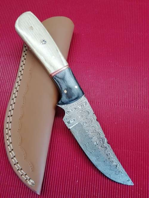 HANDMADE DAMASCUS STEEL HUNTING KNIFE !!!