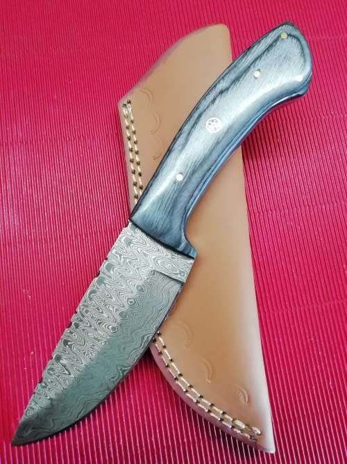 HANDMADE DAMASCUS STEEL HUNTING KNIFE !!!