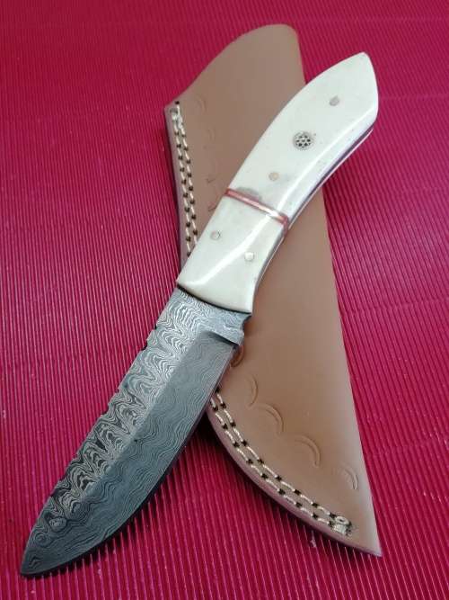 HANDMADE DAMASCUS STEEL HUNTING KNIFE !!!