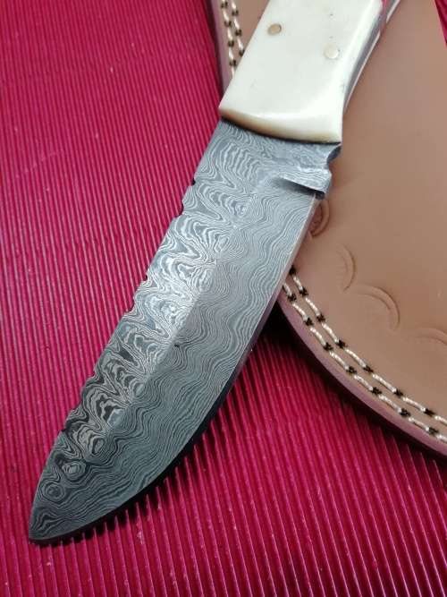 HANDMADE DAMASCUS STEEL HUNTING KNIFE !!!