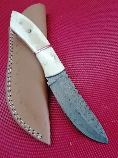 HANDMADE DAMASCUS STEEL HUNTING KNIFE !!!