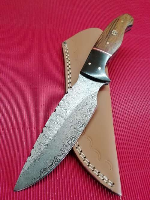 HANDMADE DAMASCUS STEEL HUNTING KNIFE !!!