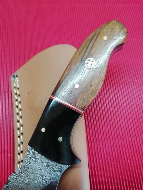 HANDMADE DAMASCUS STEEL HUNTING KNIFE !!!