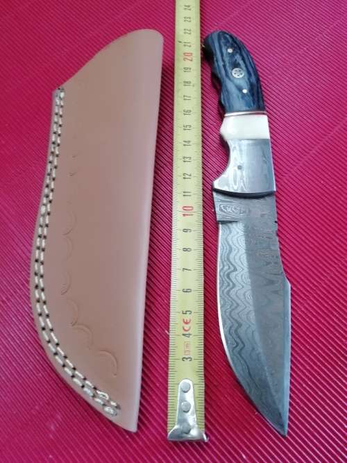 HANDMADE DAMASCUS STEEL HUNTING KNIFE !!