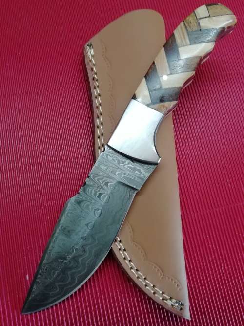 HANDMADE DAMASCUS STEEL HUNTING KNIFE !!!