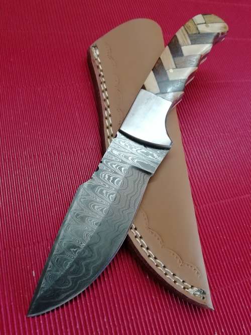 HANDMADE DAMASCUS STEEL HUNTING KNIFE !!!
