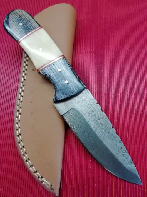 HANDMADE DAMASCUS STEEL HUNTING KNIFE !!!