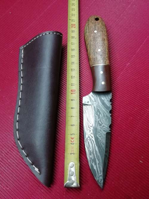 HANDMADE DAMASCUS STEEL HUNTING KNIFE !!!