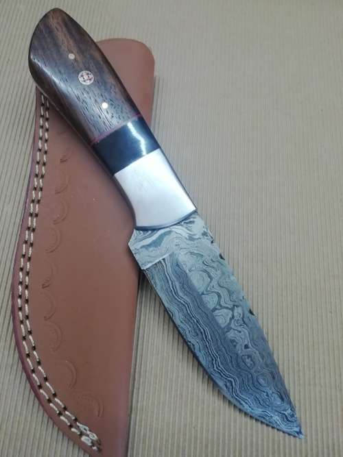 HANDMADE DAMASCUS STEEL HUNTING KNIFE !!!