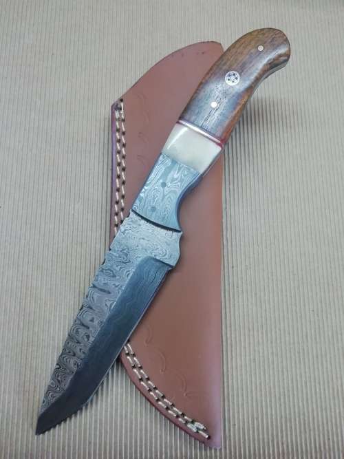HANDMADE DAMASCUS STEEL HUNTING KNIFE !!!
