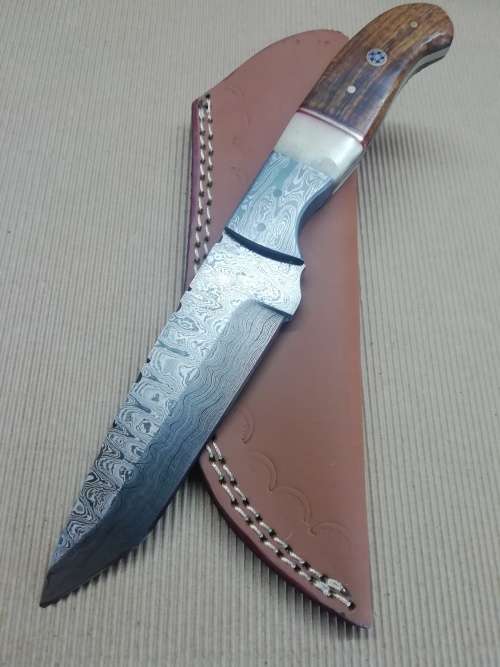 HANDMADE DAMASCUS STEEL HUNTING KNIFE !!!
