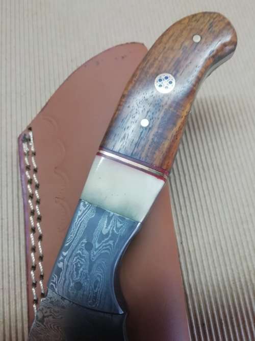 HANDMADE DAMASCUS STEEL HUNTING KNIFE !!!