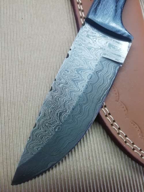 HANDMADE DAMASCUS STEEL HUNTING KNIFE !!!