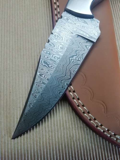HANDMADE DAMASCUS STEEL HUNTING KNIFE !!!