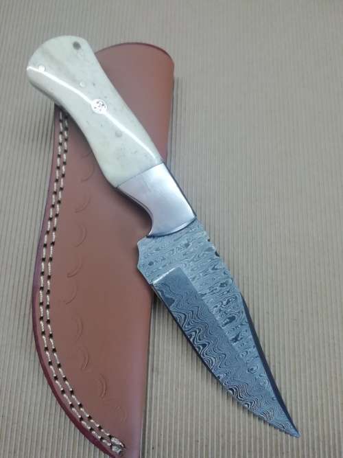 HANDMADE DAMASCUS STEEL HUNTING KNIFE !!!