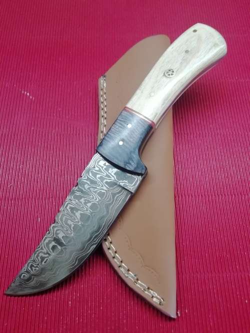 HANDMADE DAMASCUS STEEL HUNTING KNIFE !!!