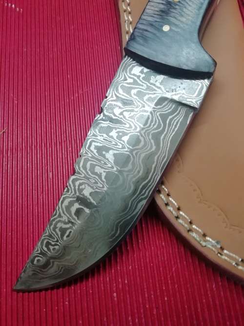 HANDMADE DAMASCUS STEEL HUNTING KNIFE !!!