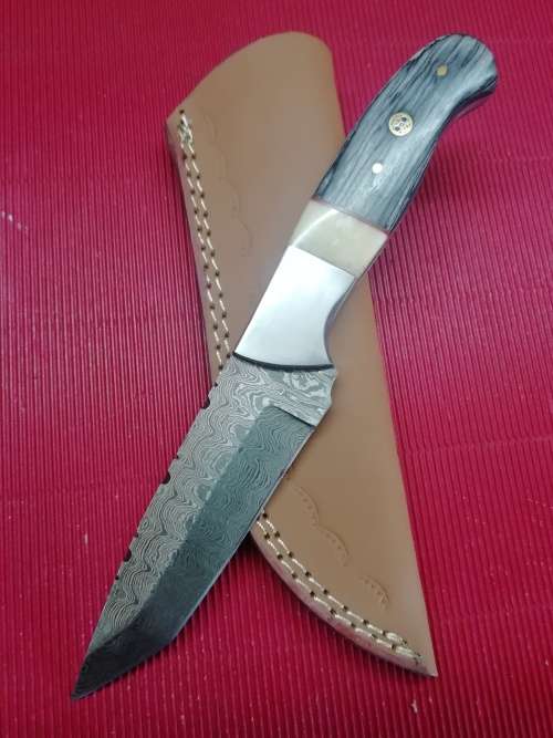 HANDMADE DAMASCUS STEEL HUNTING KNIFE !!!