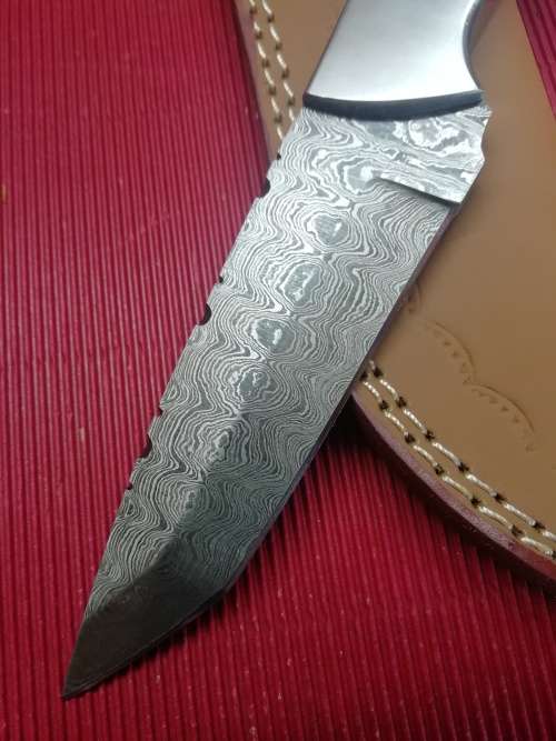 HANDMADE DAMASCUS STEEL HUNTING KNIFE !!!