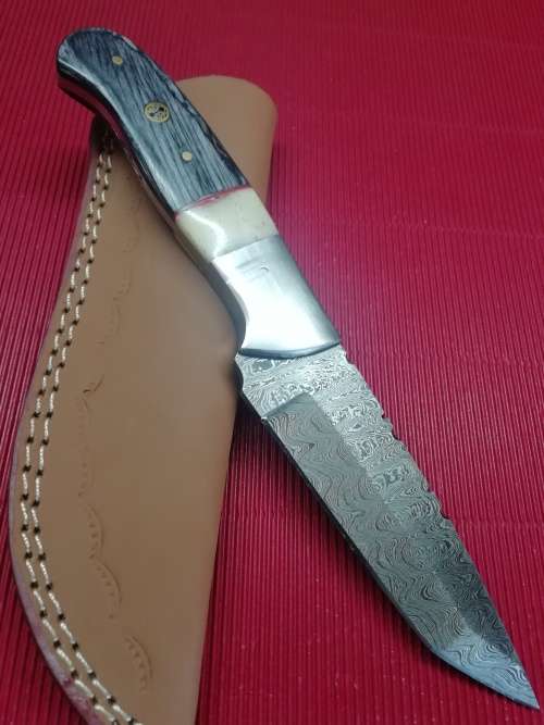 HANDMADE DAMASCUS STEEL HUNTING KNIFE !!!
