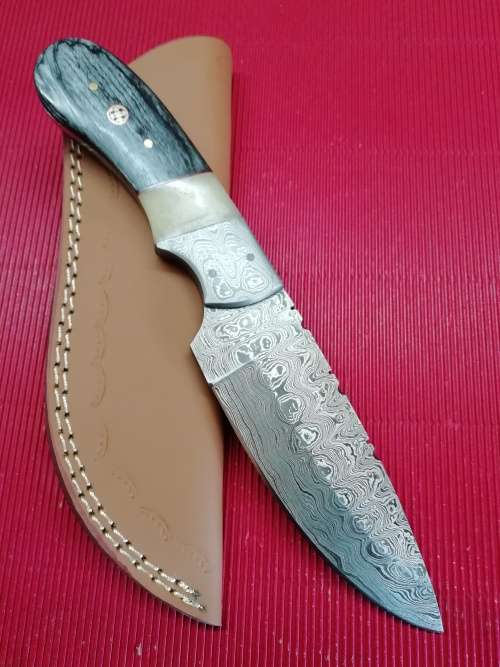 HANDMADE DAMASCUS STEEL HUNTING KNIFE !!!