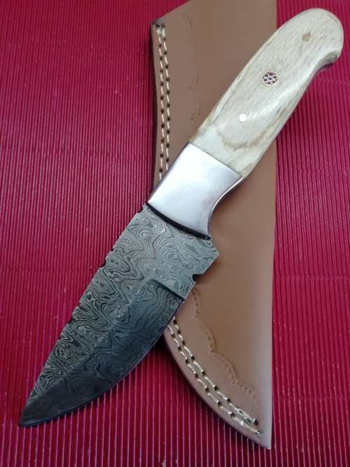 HANDMADE DAMASCUS STEEL HUNTING KNIFE !!!