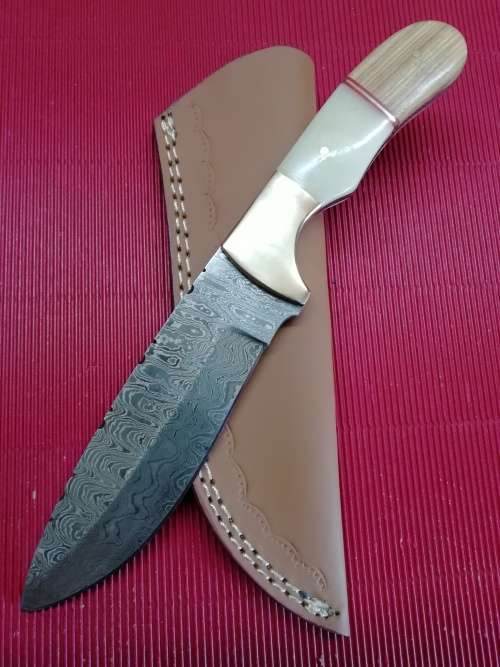 HANDMADE DAMASCUS STEEL HUNTING KNIFE !!!