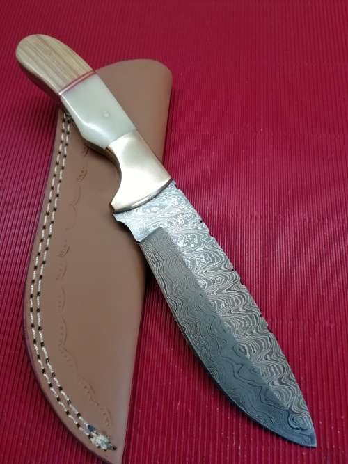 HANDMADE DAMASCUS STEEL HUNTING KNIFE !!!