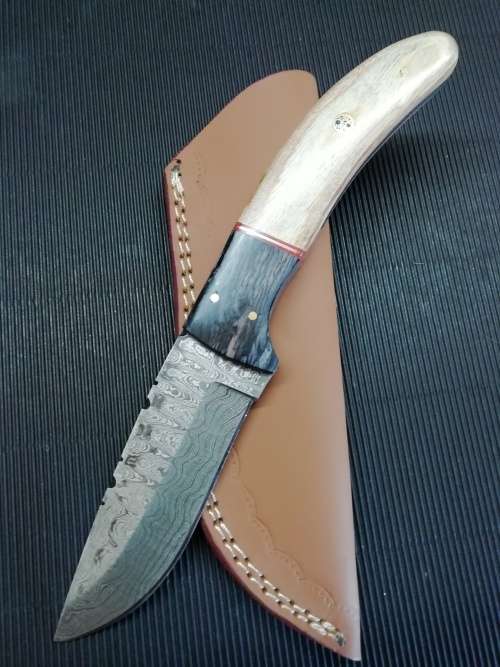 HANDMADE DAMASCUS STEEL HUNTING KNIFE !!!