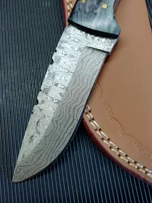 HANDMADE DAMASCUS STEEL HUNTING KNIFE !!!