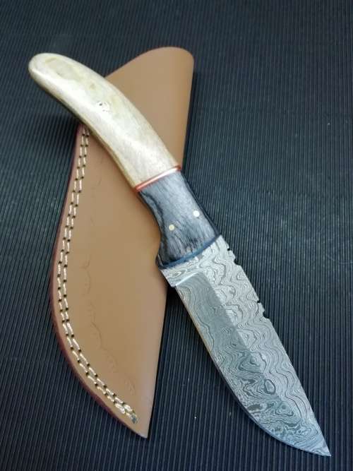 HANDMADE DAMASCUS STEEL HUNTING KNIFE !!!