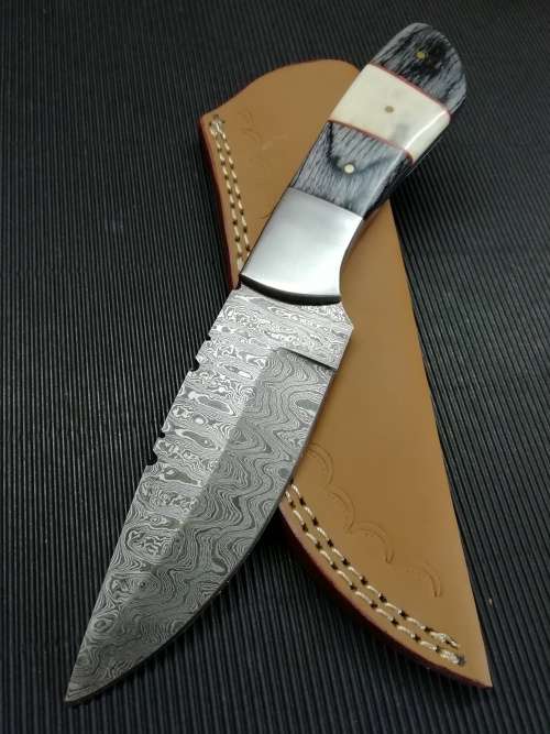 HANDMADE DAMASCUS STEEL HUNTING KNIFE !!!