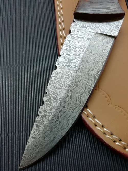 HANDMADE DAMASCUS STEEL HUNTING KNIFE !!!