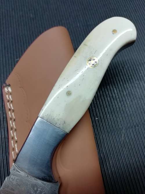 HANDMADE DAMASCUS STEEL HUNTING KNIFE !!!