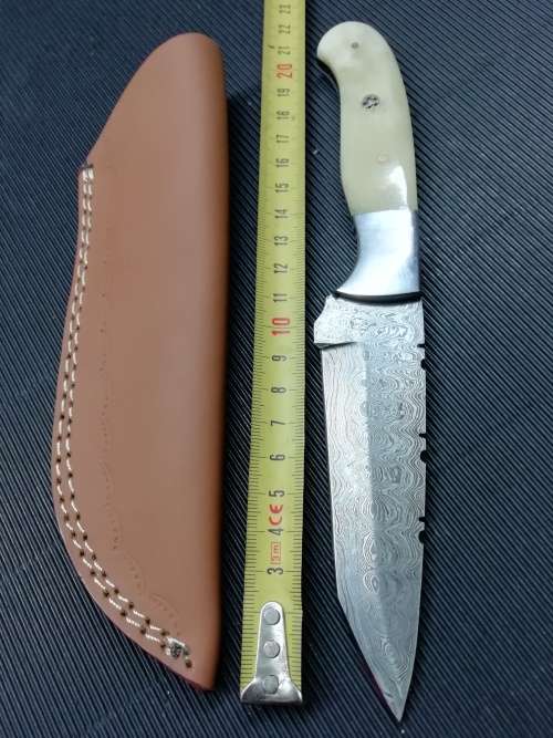 HANDMADE DAMASCUS STEEL HUNTING KNIFE !!!