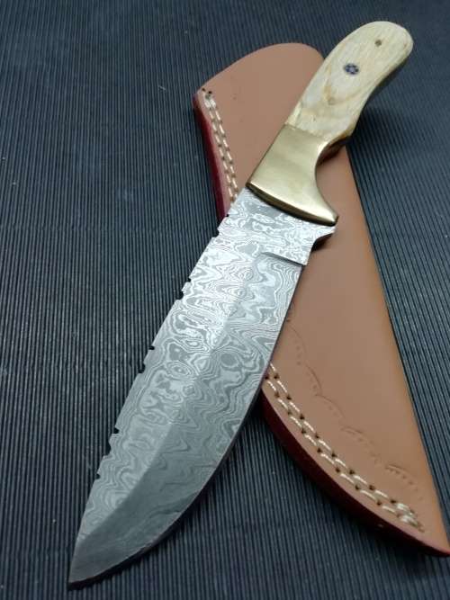 HANDMADE DAMASCUS STEEL HUNTING KNIFE !!!