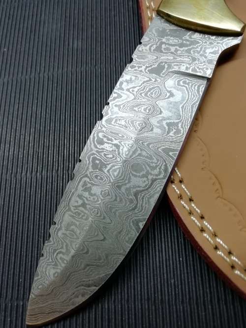 HANDMADE DAMASCUS STEEL HUNTING KNIFE !!!